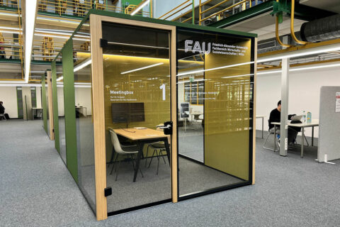 Zum Artikel "Vier neue Meetingboxen für die Gruppenarbeit in der Bibliothek der FAU WiSo"